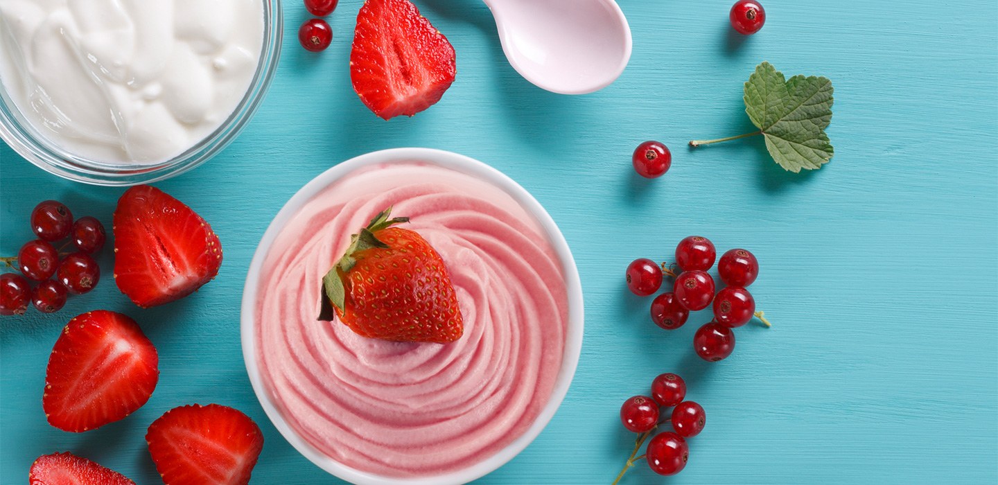 Yogurt Abbildung von Erdbeeren, Beeren und Frozen Yogurt